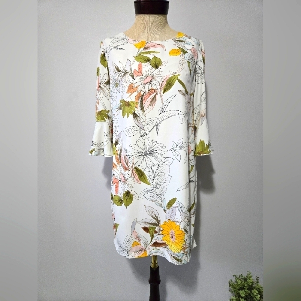 EVE+ENOCH Floral Print Dress with 3/4 Bell Sleeves. CANADIAN. Size Small